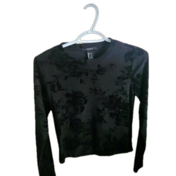 Forever 21 Ladies Black Velvet Floral Long Sleeved Top Size SMALL - Picture 4 of 8